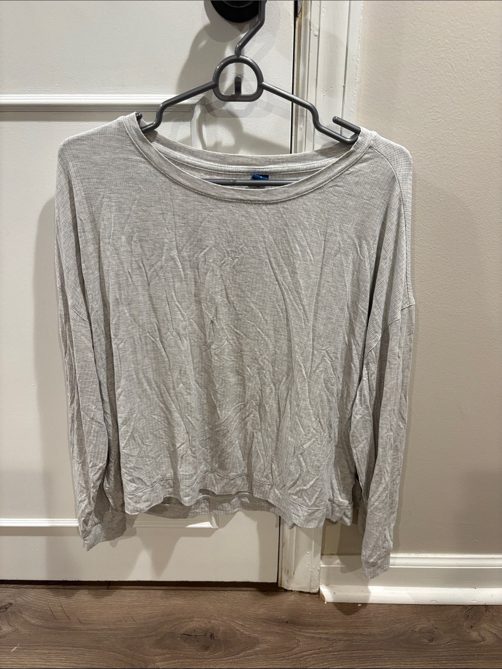 Old Navy Light Gray Long-Sleeve Crewneck Top